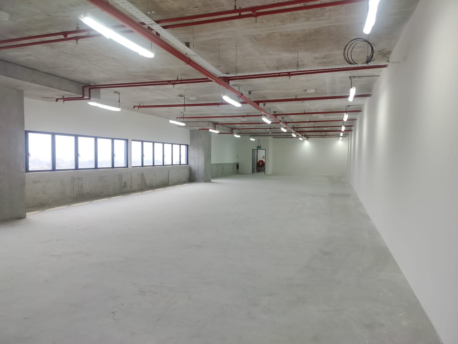 Bare Level 4M open floor with windows along one side